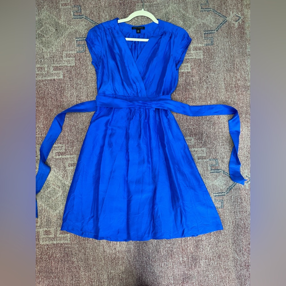 Banana Republic iridescent blue wrap dress v-neck cap sleeves, waist-tie belt 4p